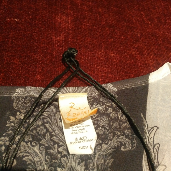 🌸R. Rouges top - Picture 3 of 4